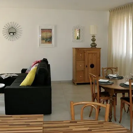 Comme A La Maison *
